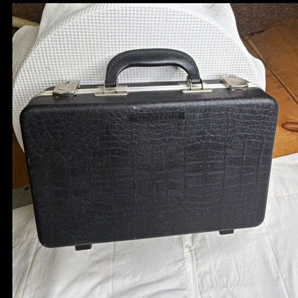 Doskocil Black Lockable Gun Case w/ Foam Lined Interior, Carry Handle 14x10